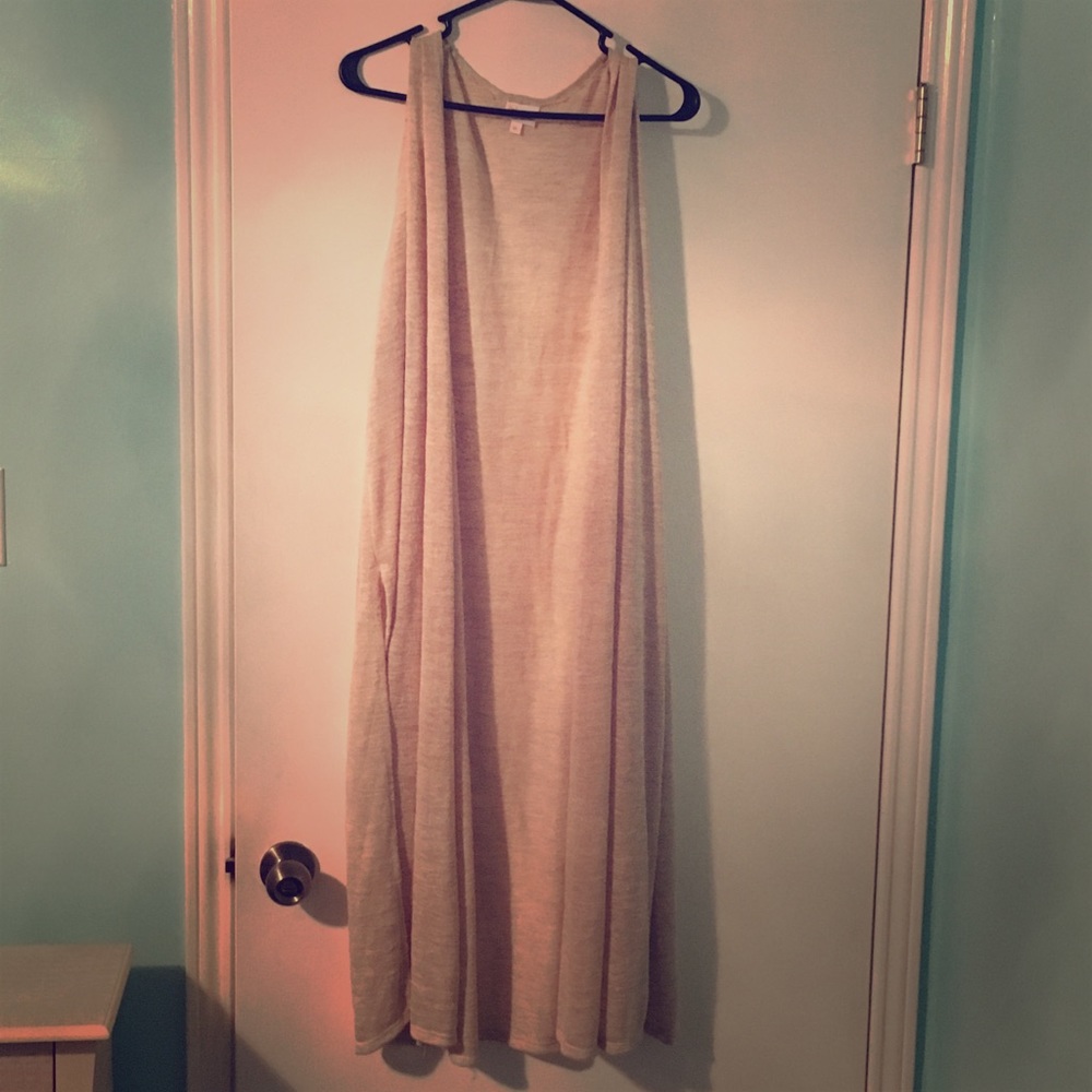 SUC LulaRoe Joy Vest Heathered Cream